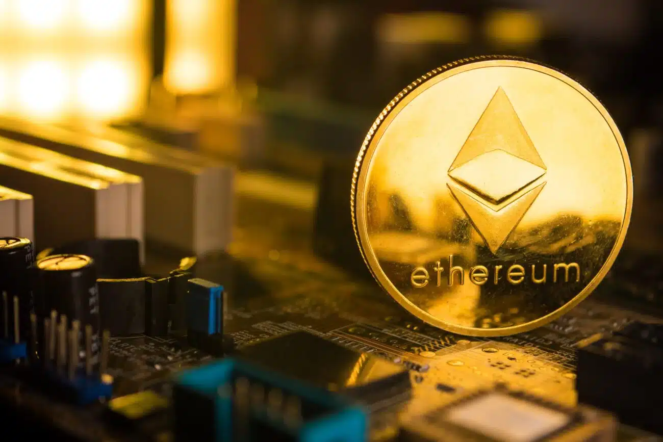 pièce dorée avec le symbole Ethereum